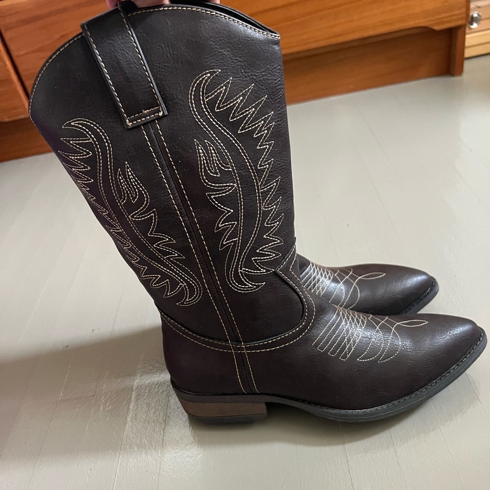 Rampage western boots (vegan leather) never been worn. Gifted wrong size.